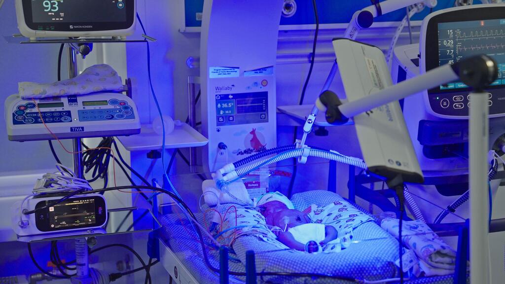 乌克兰基辅地区围产期中心的一名新生儿。